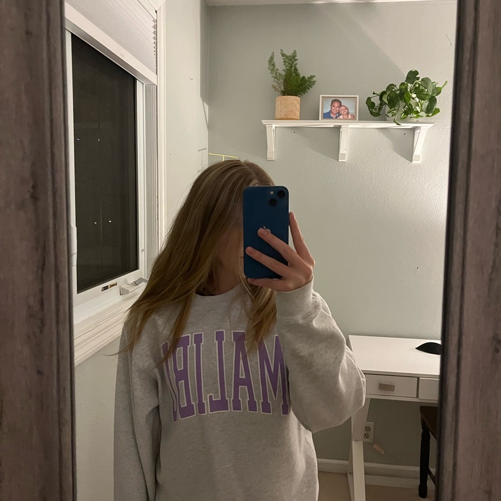 “Olivelynn” Malibu light grey crewneck - Picture 2 of 3